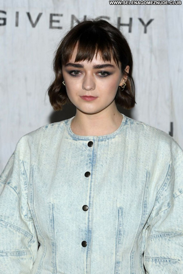 Maisie Williams No Source Celebrity Posing Hot Sexy Beautiful Babe