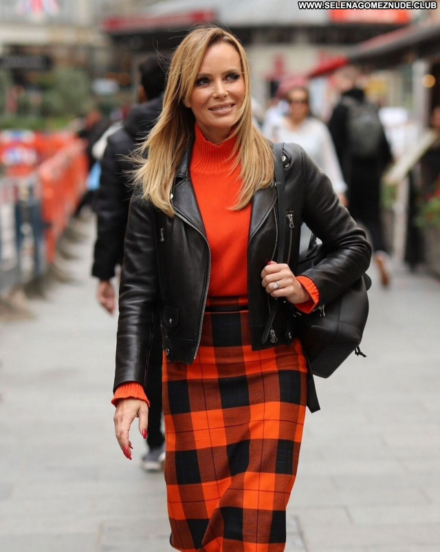 Amanda Holden No Source  Sexy Babe Posing Hot Celebrity Beautiful