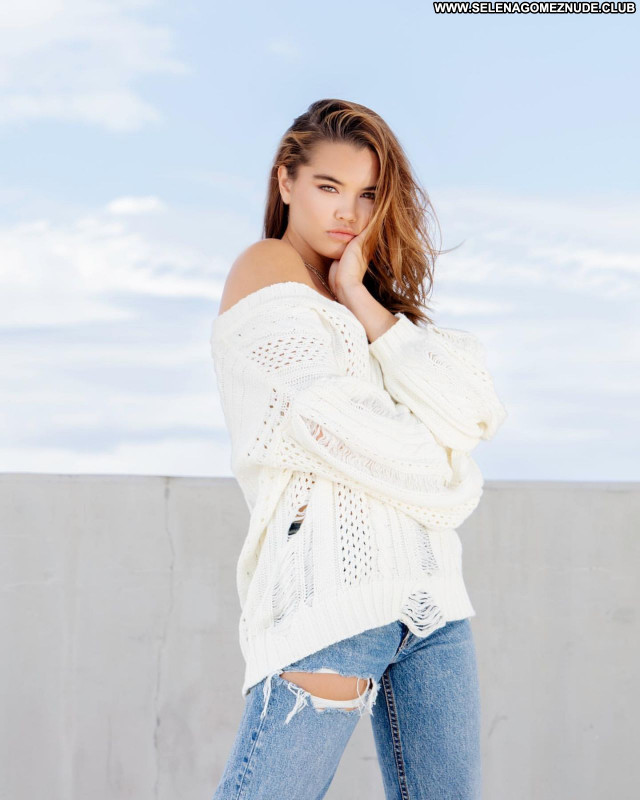 Paris Berelc No Source Beautiful Babe Sexy Posing Hot Celebrity