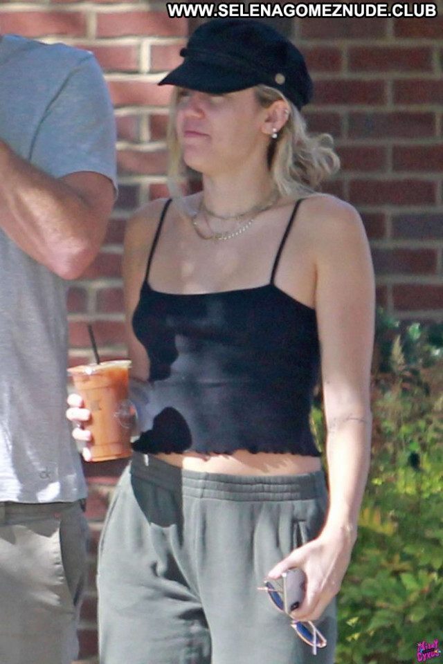 Miley Cyrus No Source Beautiful Celebrity Paparazzi Posing Hot Babe