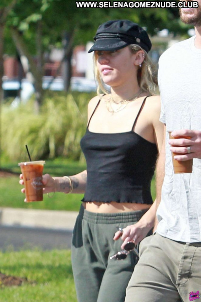 Miley Cyrus No Source Posing Hot Babe Beautiful Celebrity Paparazzi