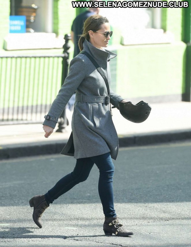 Pippa Middleton No Source Paparazzi London Posing Hot Babe Celebrity