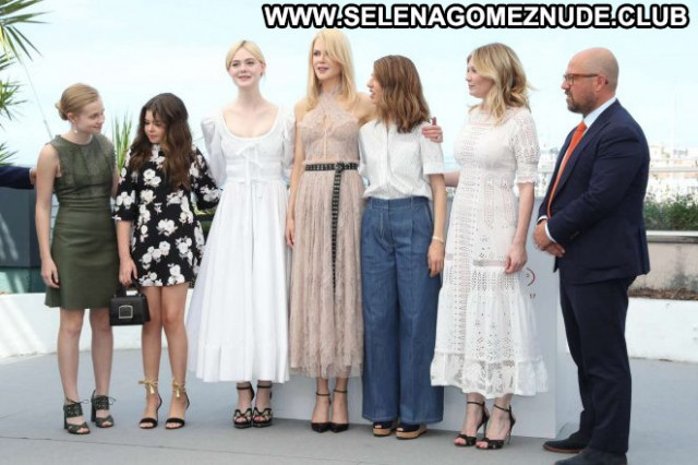 Kirsten Dunst Cannes Film Festival Paparazzi Posing Hot Beautiful
