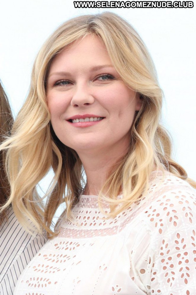 Kirsten Dunst Cannes Film Festival Posing Hot Babe Celebrity