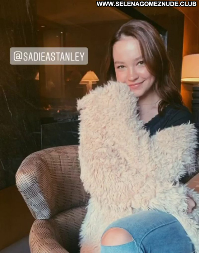 Sadie Stanley No Source Sexy Babe Posing Hot Beautiful Celebrity