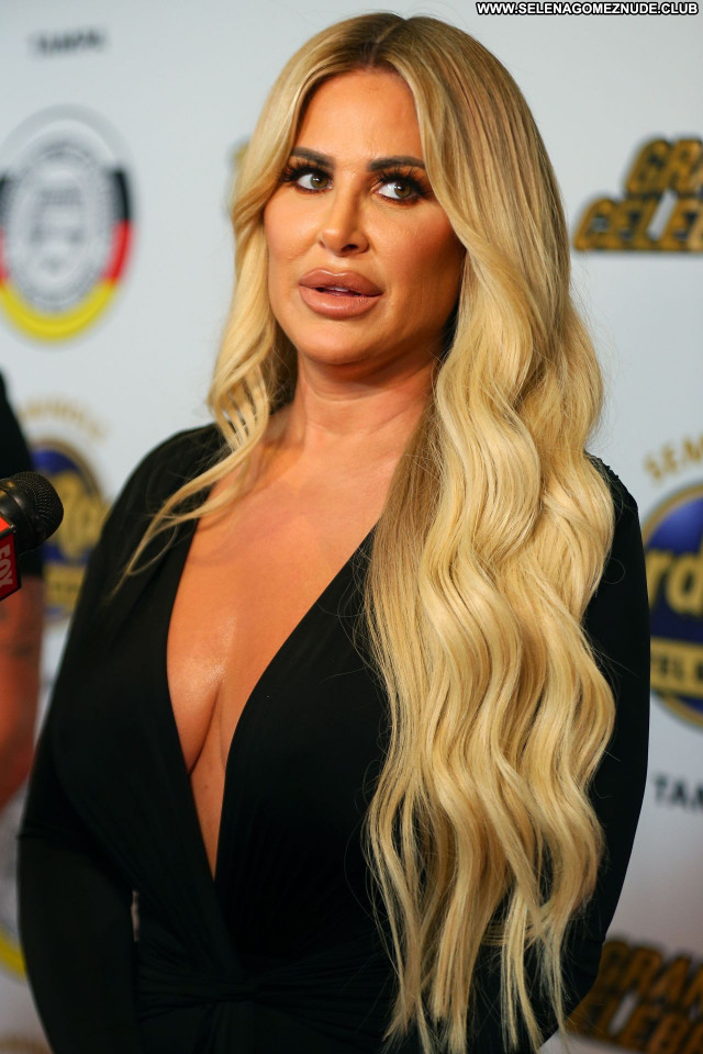 Kim Zolciak Babe Posing Hot Sexy Beautiful Celebrity