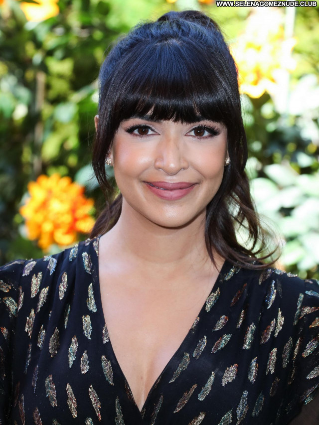 Hannah Simone No Source Celebrity Sexy Babe Beautiful Posing Hot