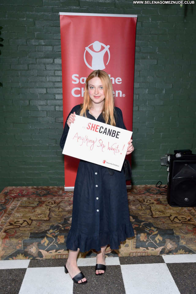 Dakota Fanning No Source  Posing Hot Celebrity Sexy Beautiful Babe