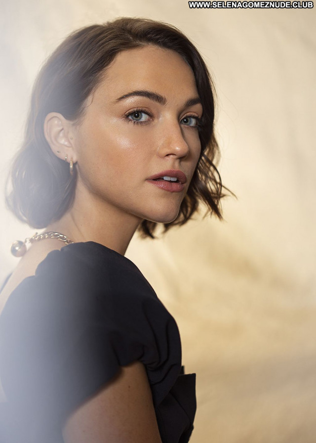 Violett bean nude