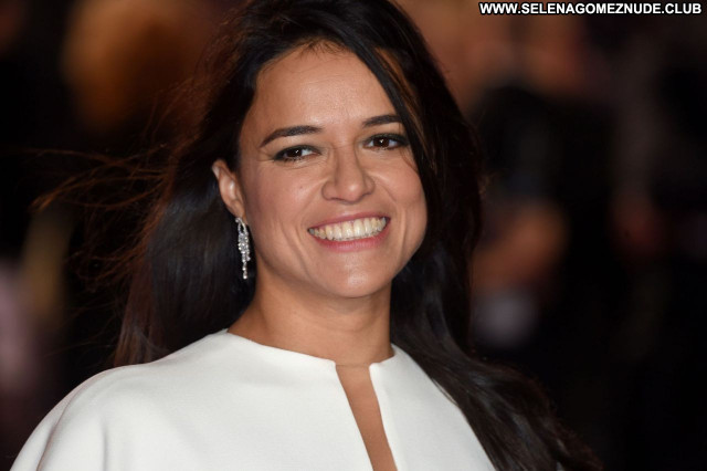 Michelle Rodriguez No Source Posing Hot Celebrity Sexy Beautiful Babe
