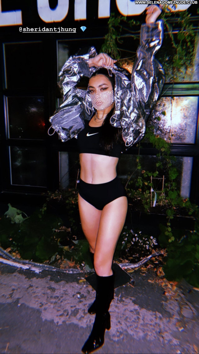 Charli Xcx No Source Posing Hot Beautiful Babe Sexy Celebrity