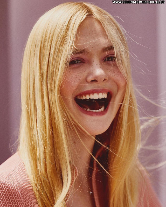 Elle Fanning No Source  Posing Hot Beautiful Babe Sexy Celebrity
