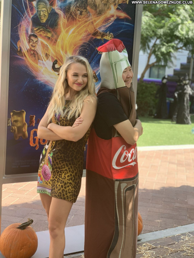 Madison Iseman No Source Celebrity Posing Hot Beautiful Sexy Babe