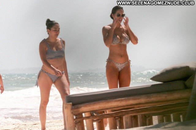 Hope Beel No Source Posing Hot Big Tits Celebrity Bikini Perfect Hot