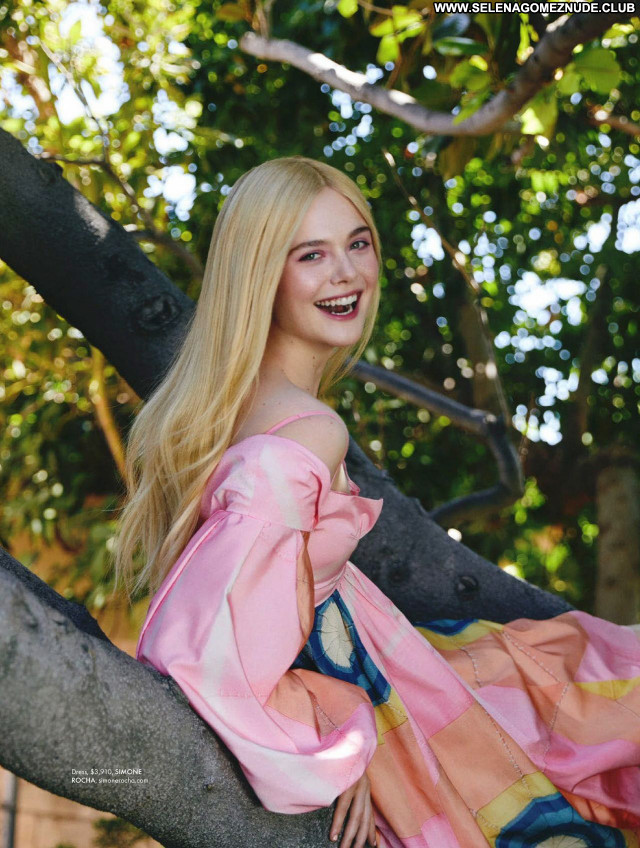 Elle Fanning No Source  Posing Hot Beautiful Babe Sexy Celebrity