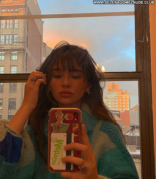 Malina Weissman No Source Babe Beautiful Sexy Celebrity Posing Hot