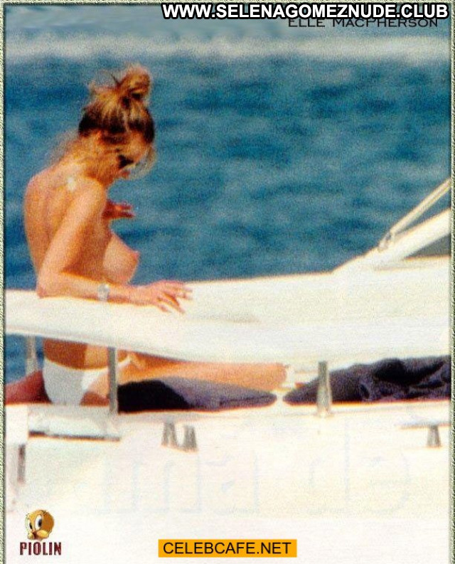Elle Macpherson Le Mac Posing Hot Topless Babe Beautiful Toples Yacht