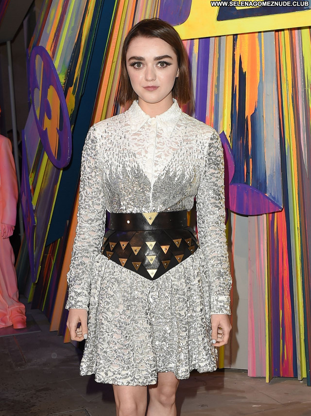 Maisie Williams No Source Beautiful Sexy Celebrity Babe Posing Hot