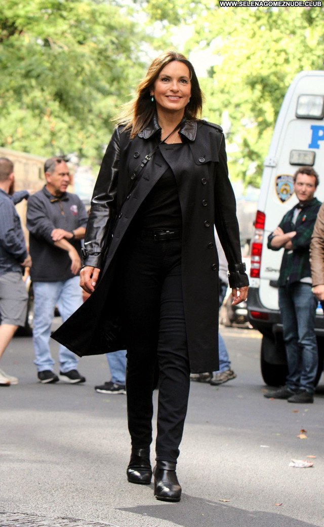 Mariska Hargitay No Source Celebrity Sexy Posing Hot Beautiful Babe