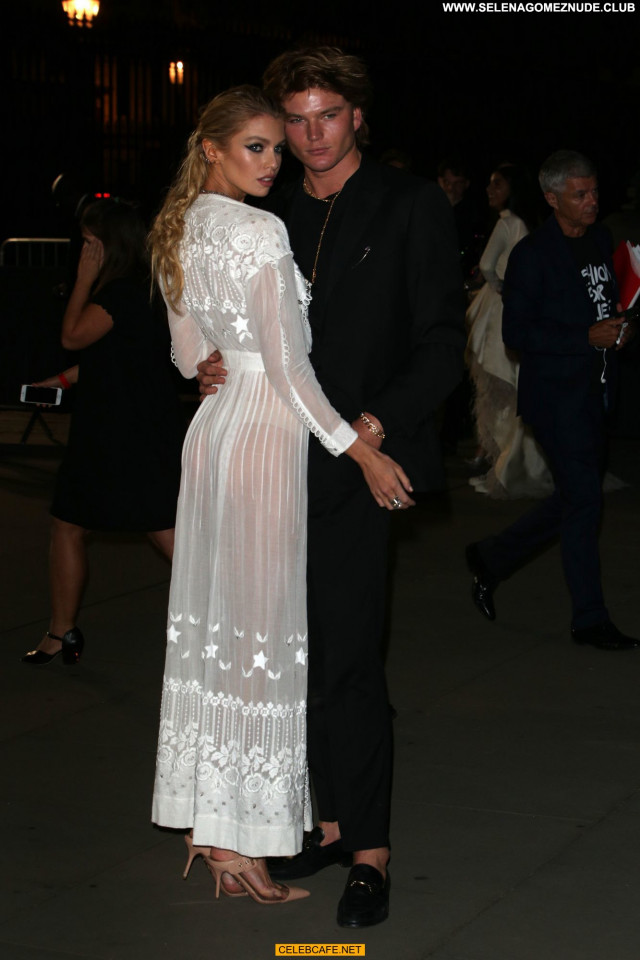 Stella Maxwell No Source Posing Hot Celebrity London Fashion See