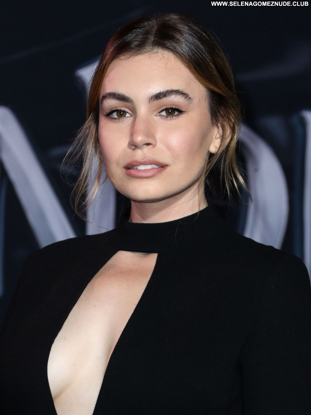 Sophie Simmons No Source Posing Hot Babe Celebrity Beautiful Sexy