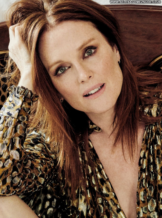 Julianne Moore No Source  Sexy Celebrity Beautiful Posing Hot Babe