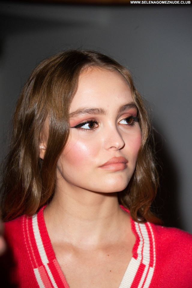 Lily Rose Depp No Source Posing Hot Celebrity Beautiful Babe Sexy