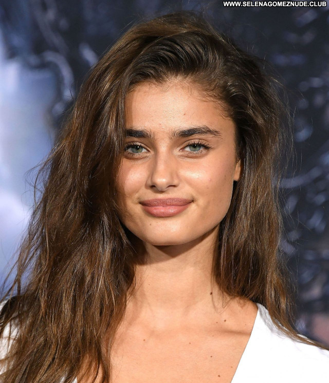 Taylor Hill No Source Posing Hot Babe Sexy Celebrity Beautiful