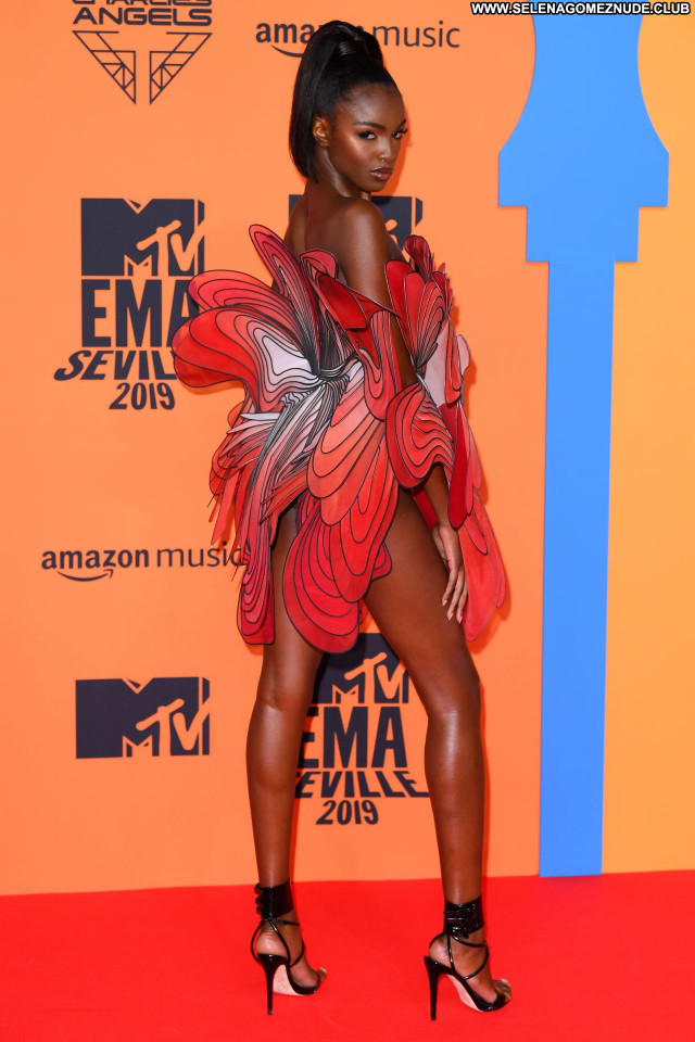 Leomie Anderson No Source Celebrity Beautiful Babe Sexy Posing Hot