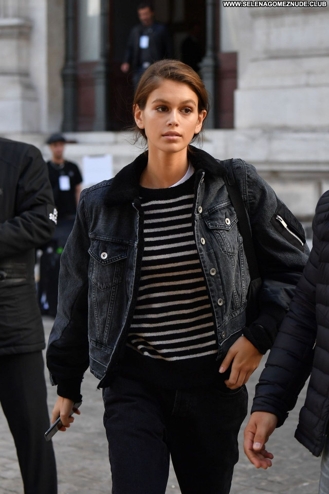 Kaia Gerber No Source Sexy Beautiful Celebrity Babe Posing Hot