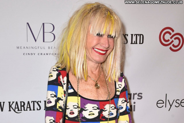 Betsey Johnson No Source Babe Posing Hot Sexy Beautiful Celebrity