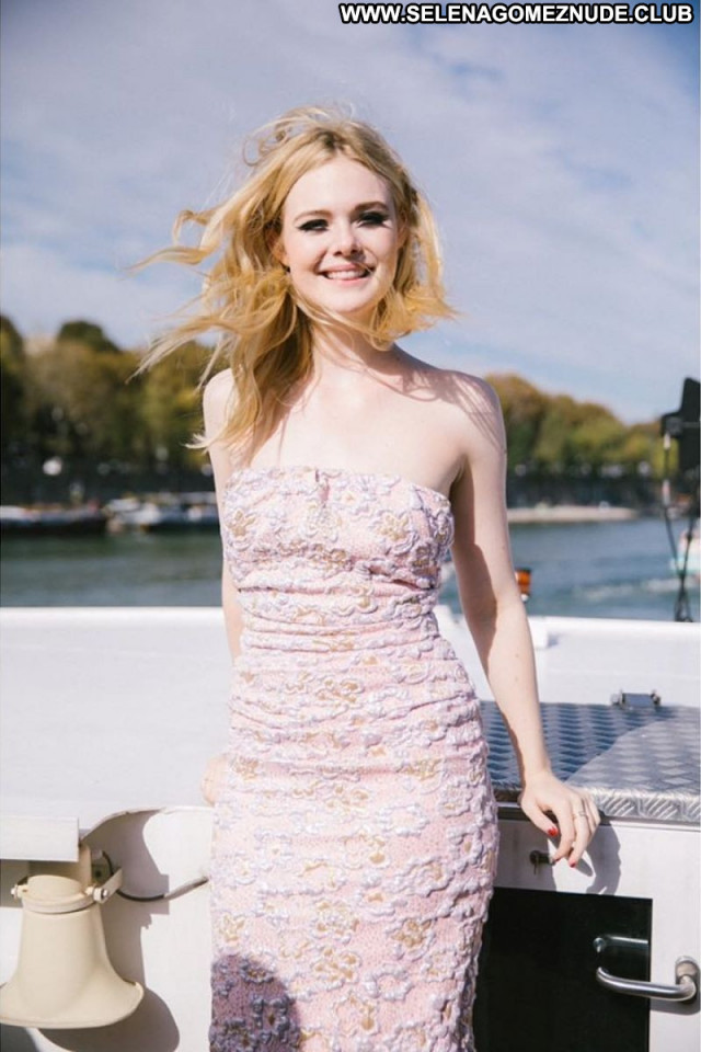 Elle Fanning No Source Posing Hot Babe Beautiful Celebrity Sexy