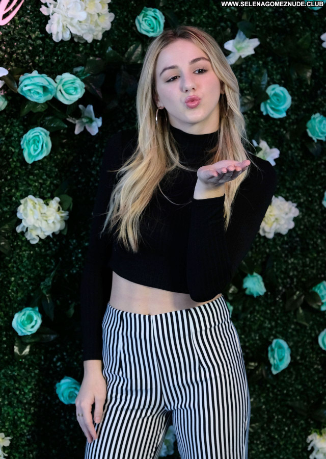 Chloe Lukasiak No Source Posing Hot Beautiful Babe Sexy Celebrity