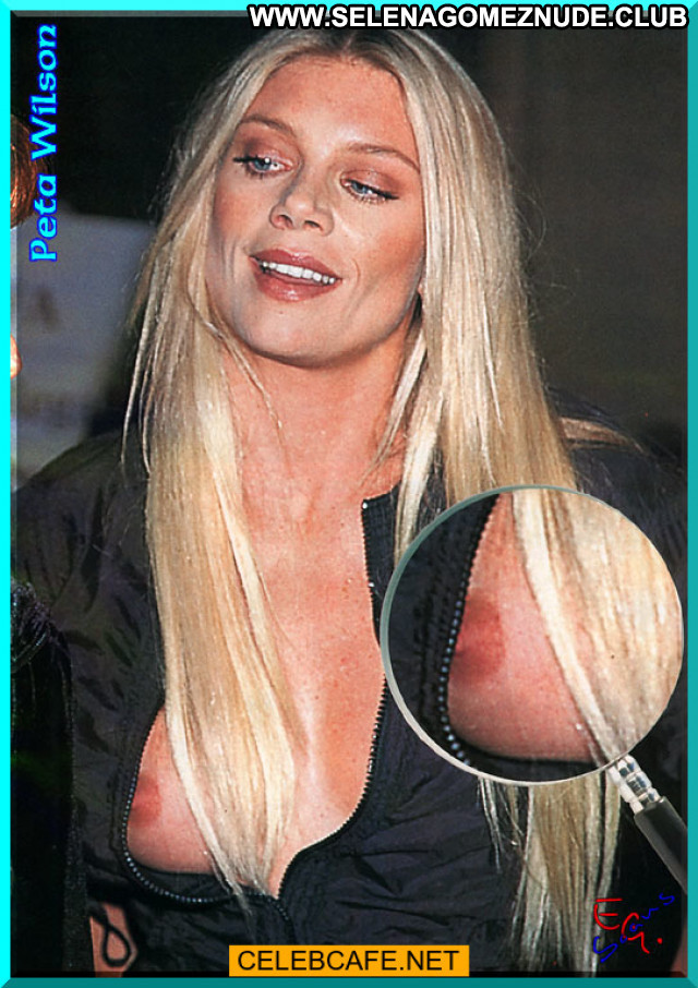 Peta Wilson No Source Celebrity Beautiful Babe Tit Slip Posing Hot