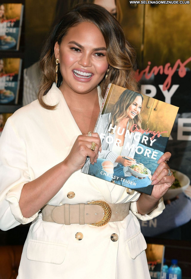 Chrissy Teigen No Source Beautiful Posing Hot Sexy Babe Celebrity