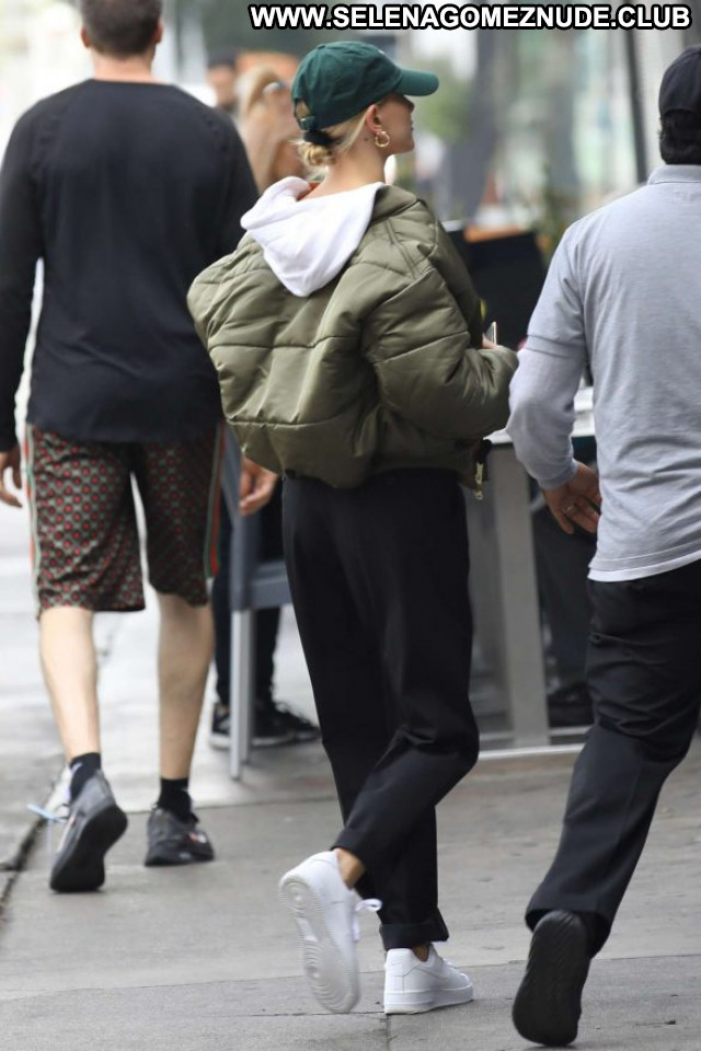 Hailey Bieber No Source Celebrity Beautiful Posing Hot Babe Paparazzi