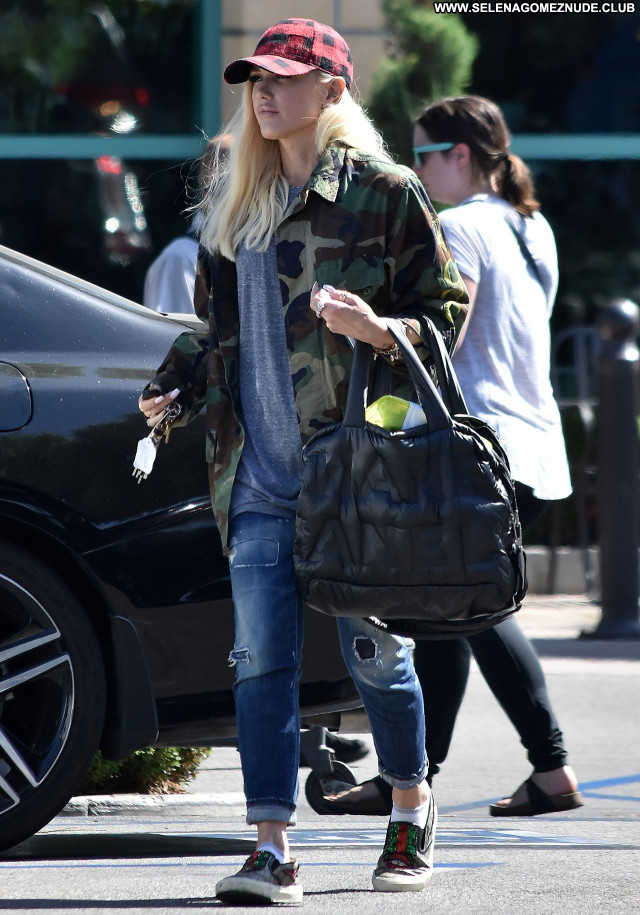 Beverly Hills No Source Beautiful Celebrity Posing Hot Sexy Babe