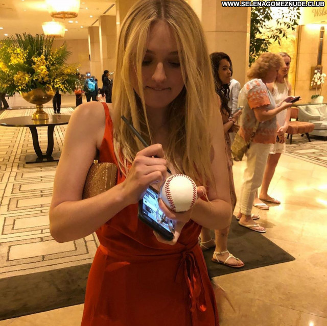 Dakota Fanning No Source  Posing Hot Sexy Beautiful Celebrity Babe