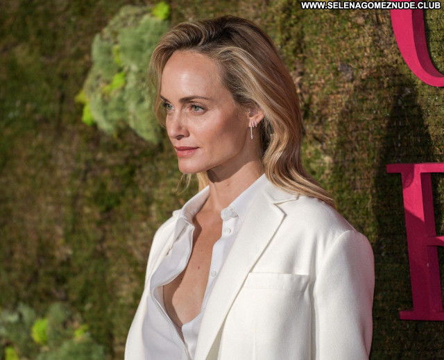 Amber Valletta No Source Posing Hot Sexy Celebrity Beautiful Babe