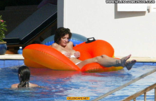 Stephanie Seymour No Source Titslip Tits Pool Celebrity Babe