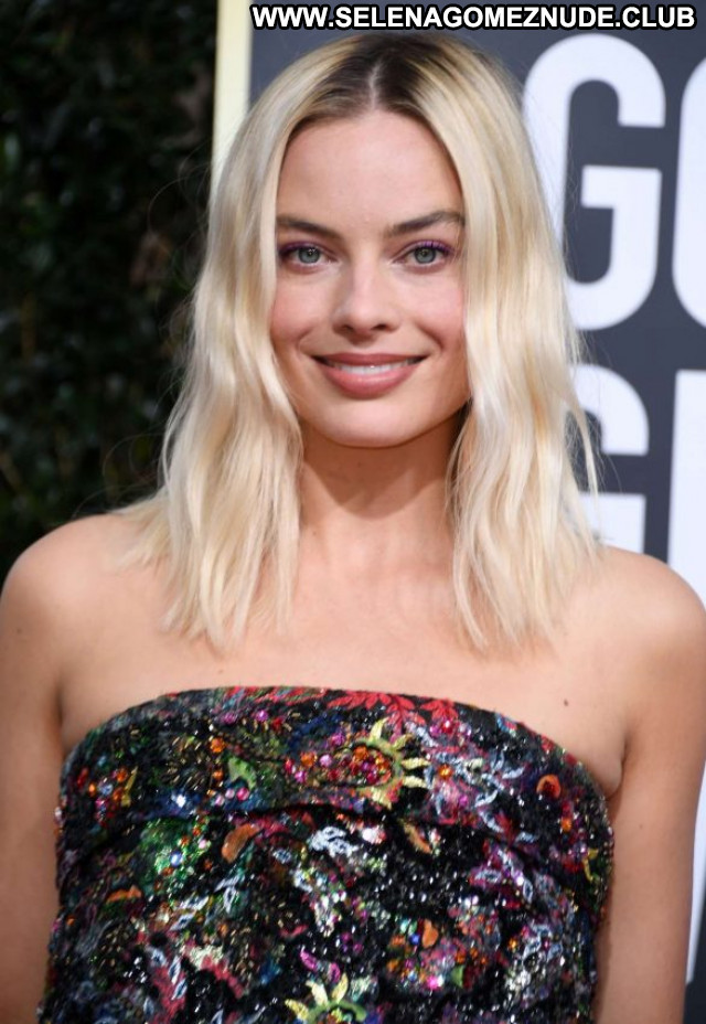 Margot Robbie Golden Globe Awards Celebrity Babe Posing Hot Beautiful