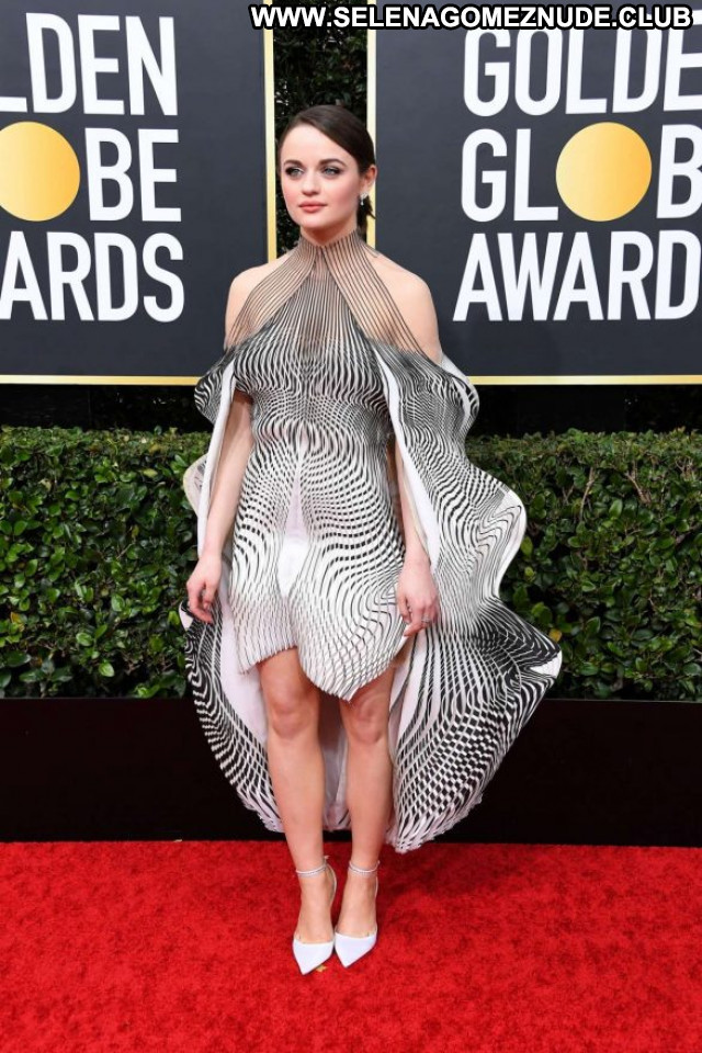 Joey King Golden Globe Awards  Babe Beautiful Celebrity Posing Hot