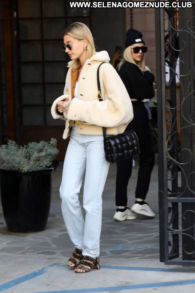 Hailey Bieber Los Angeles  Paparazzi Beautiful Posing Hot Celebrity