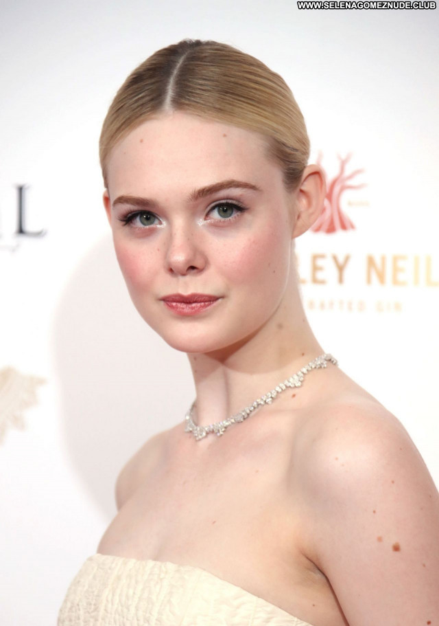 Elle Fanning No Source Sexy Beautiful Posing Hot Celebrity Babe