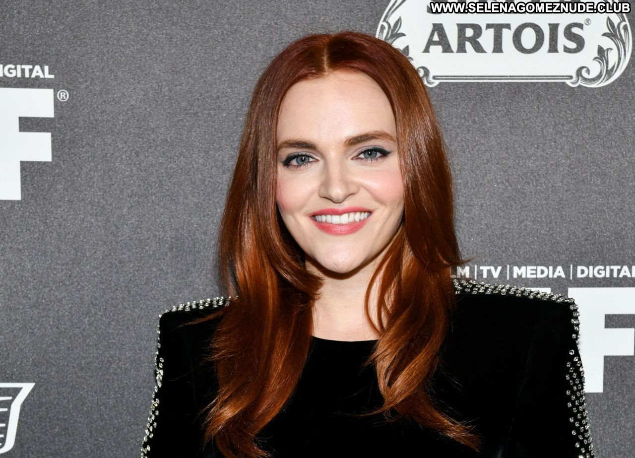Madeline Brewer No Source Celebrity Beautiful Sexy Babe Posing Hot