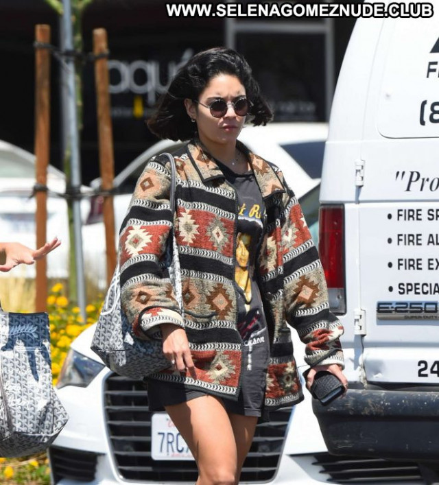 Vanessa Hudgens No Source Manicure Hollywood Posing Hot Celebrity