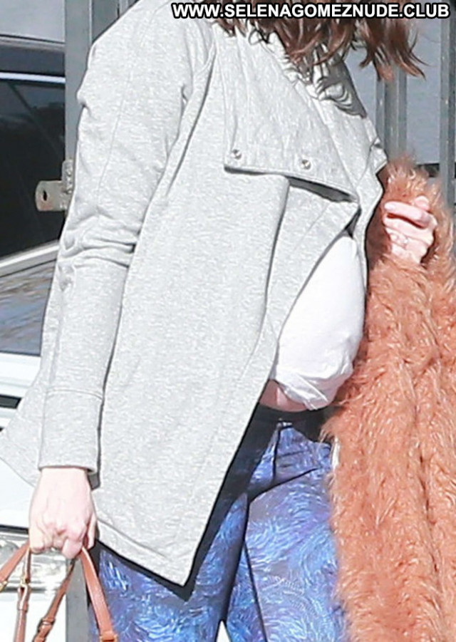 Anne Hathaway West Hollywood Hat Babe Paparazzi Posing Hot Beautiful