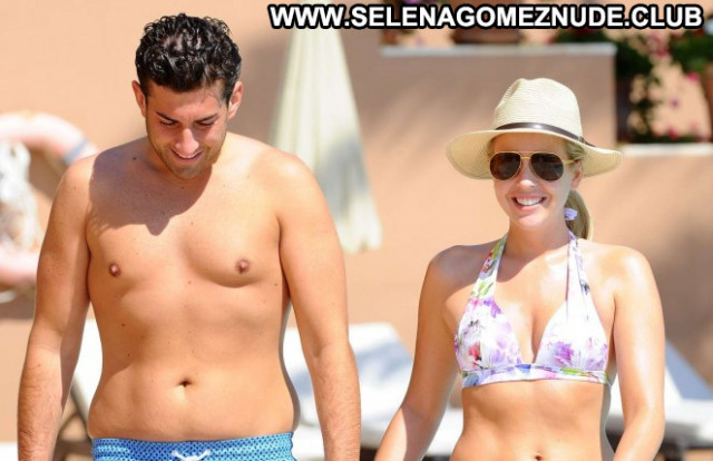 Lydia Bright No Source Posing Hot Paparazzi Bikini Babe Celebrity