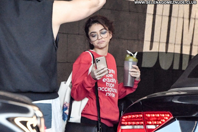 Sarah Hyland No Source Celebrity Sexy Beautiful Posing Hot Babe