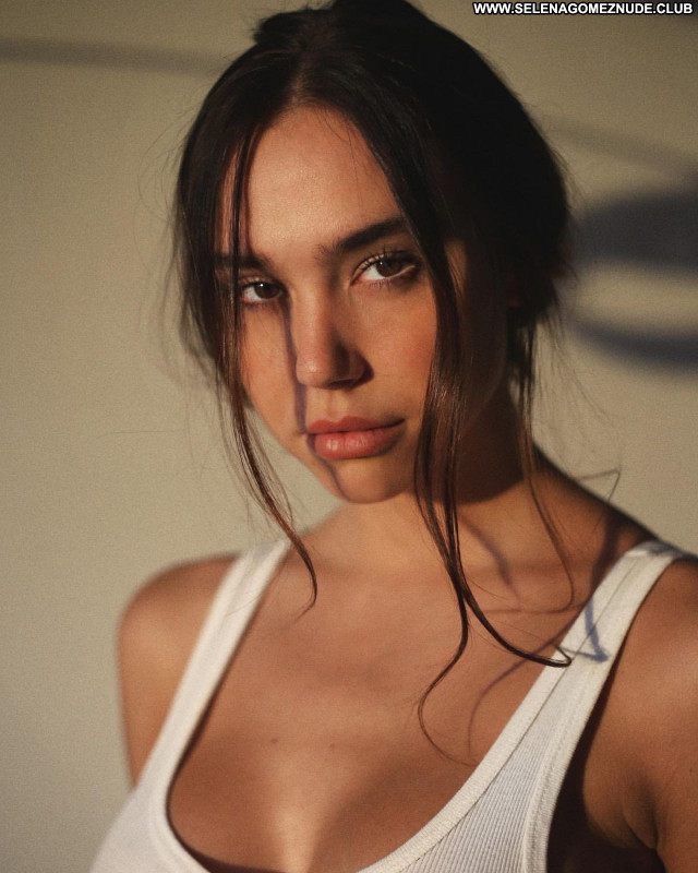 Alexis Ren No Source Beautiful Babe Celebrity Posing Hot Sexy